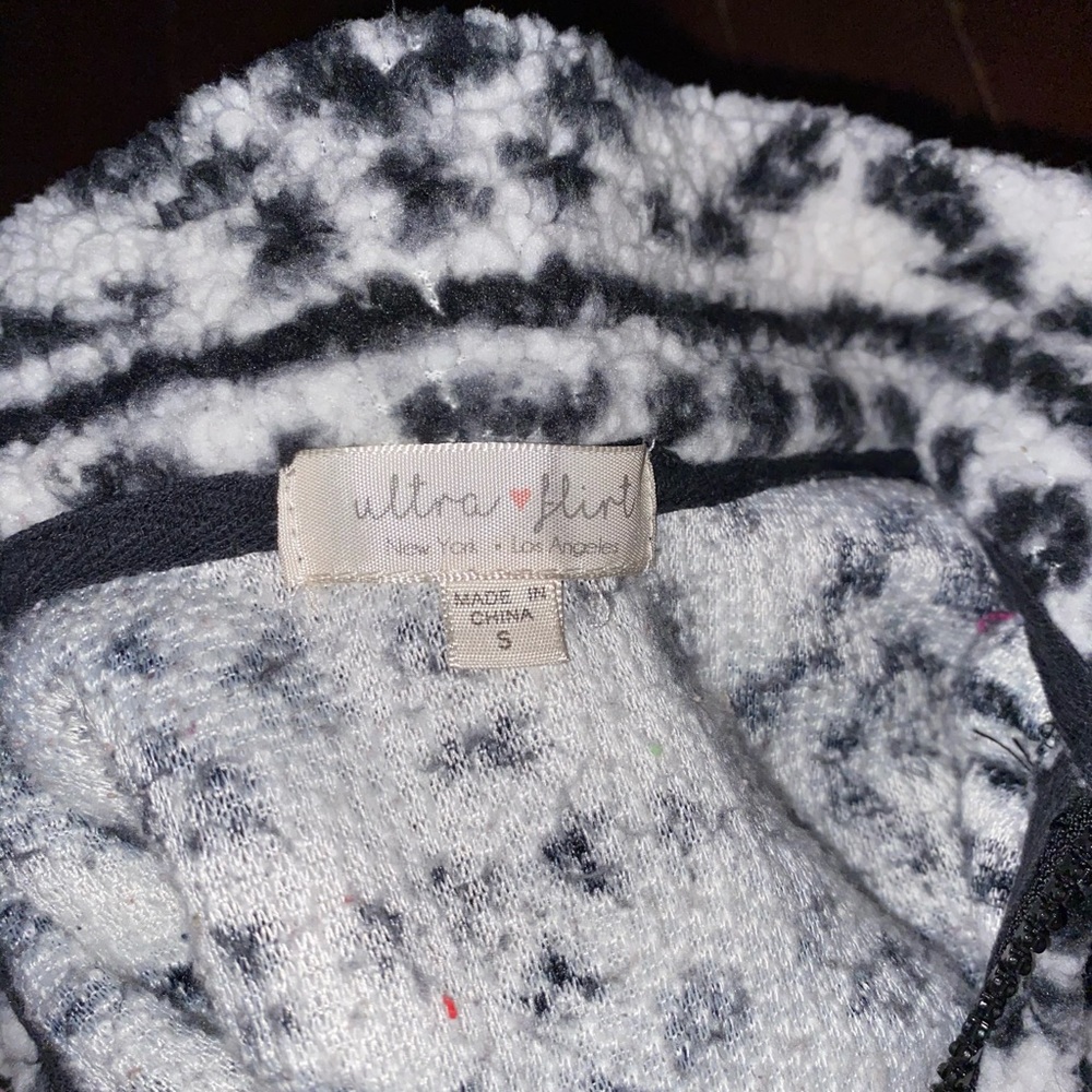 Pullover - Picture 2 of 3